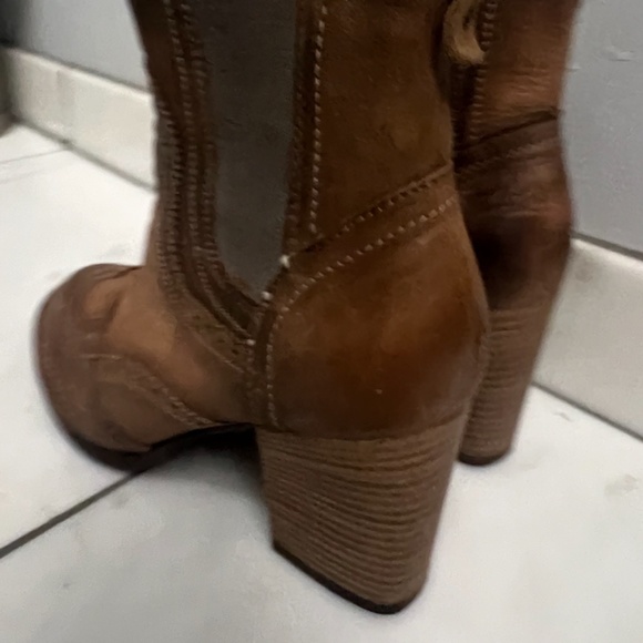 FRED SEGAL DISTRESSED LEATHER ANKLE BOOTIES, US SIZE 38, COGNAC BROWN - Picture 5 of 12